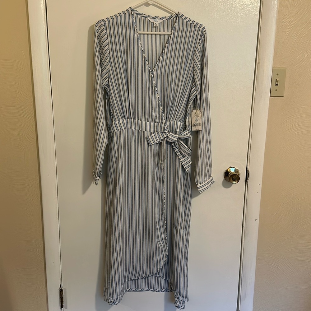 Time and Tru - size medium (8-10) - long sleeve dress - blue and white stripe